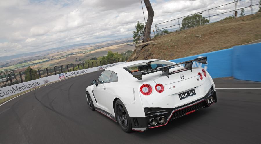  Nissan GT-R Nismo 2017 года  (AU) (фото 4 из 34)